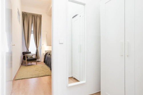 Spacious holiday apartment, fully furnished for 6 six people, making it the perfect place for families or groups to explore the city.