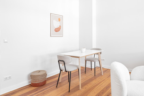 Beautiful 2-Bedroom Apartment in Charlottenburg