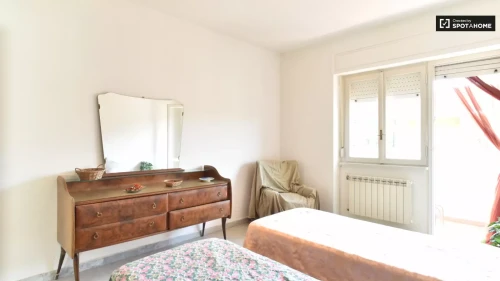 Room in a shared 4-bedroom apartment for rent in Casal Bruciato for professionals and students