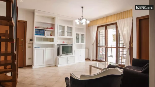 Room in 3-bedroom apartment in Torresina, Rome