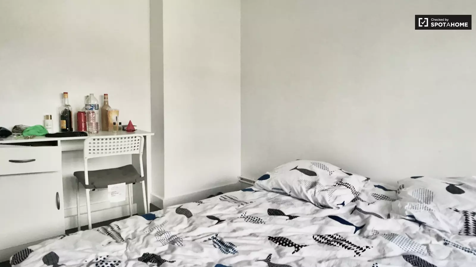Room in a shared 4-bedroom apartment for rent in Floréal-Allende-Mutuelle