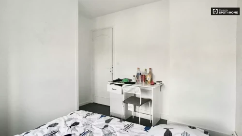 Room in a shared 4-bedroom apartment for rent in Floréal-Allende-Mutuelle