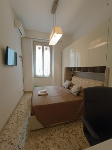 2-bedroom apartment 1km from Colosseum near Manzoni and V.Emanuele metro st.