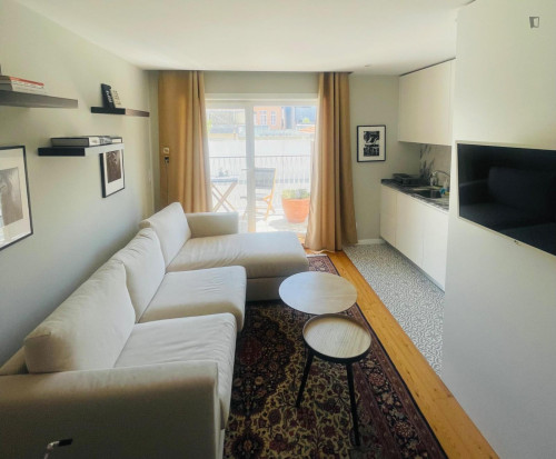 Alluring 1 Bedroom Apartment with a balcony close to Espinho Train Station