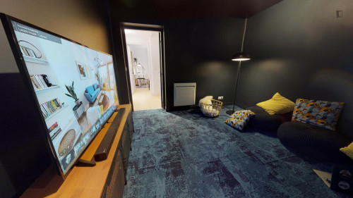 Neat single ensuite bedroom in Noisy le-grand