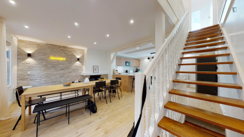 Cosy single ensuite bedroom in Bagnolet