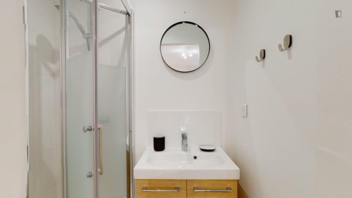 Cosy single ensuite bedroom in Bagnolet