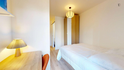 Delightful double ensuite bedroom in Épinettes