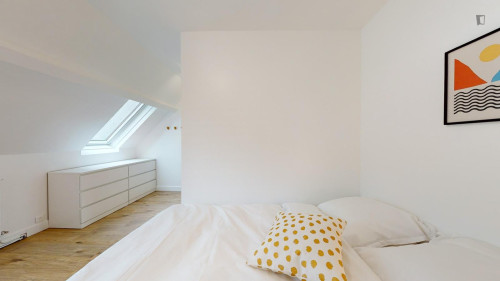 Spacious single ensuite bedroom in Bagnolet