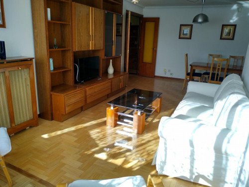 Charming single bedroom in a 4-bedroom apartment near Acacias metro station