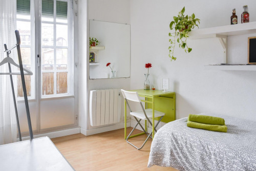 Bright and relaxing single bedroom with a balcony, in La Latina