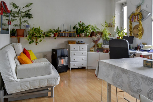 Bright and relaxing single bedroom with a balcony, in La Latina
