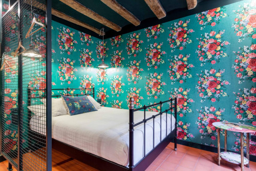 Frida Kahlo studio at Catalunya Square - Gallery - 10