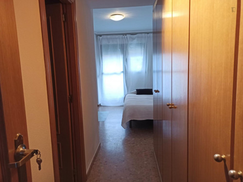 Bright single bedroom in a 3-bedroom apartment near Marítim - Serrería metro station - Gallery - 11