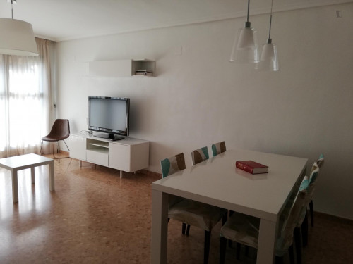 Bright single bedroom in a 3-bedroom apartment near Marítim - Serrería metro station - Gallery - 26