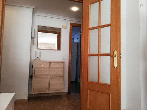 Bright single bedroom in a 3-bedroom apartment near Marítim - Serrería metro station