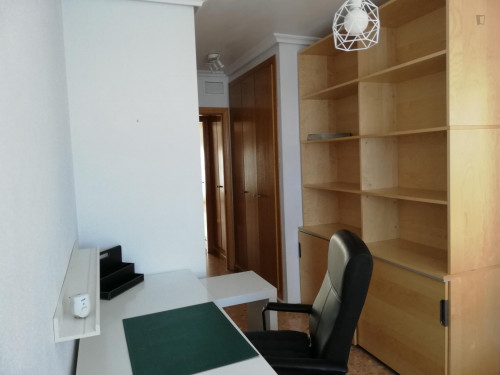 Bright single bedroom in a 3-bedroom apartment near Marítim - Serrería metro station - Gallery - 32
