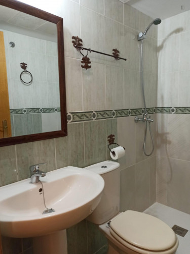 Bright single bedroom in a 3-bedroom apartment near Marítim - Serrería metro station - Gallery - 13