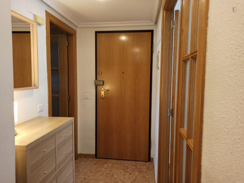 Bright single bedroom in a 3-bedroom apartment near Marítim - Serrería metro station