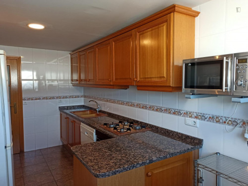 Bright single bedroom in a 3-bedroom apartment near Marítim - Serrería metro station - Gallery - 21