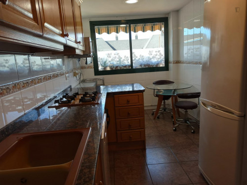 Bright single bedroom in a 3-bedroom apartment near Marítim - Serrería metro station - Gallery - 19