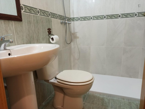 Bright single bedroom in a 3-bedroom apartment near Marítim - Serrería metro station - Gallery - 14