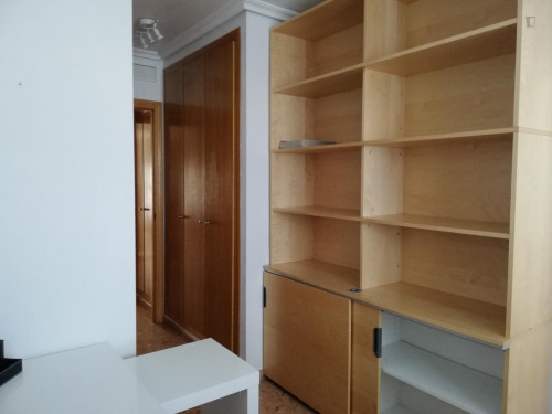 Bright single bedroom in a 3-bedroom apartment near Marítim - Serrería metro station - Gallery - 30