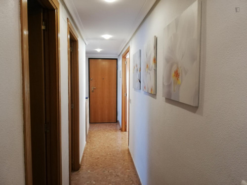 Bright single bedroom in a 3-bedroom apartment near Marítim - Serrería metro station - Gallery - 8