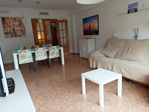 Bright single bedroom in a 3-bedroom apartment near Marítim - Serrería metro station - Gallery - 23