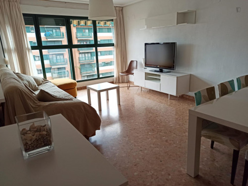 Bright single bedroom in a 3-bedroom apartment near Marítim - Serrería metro station - Gallery - 24