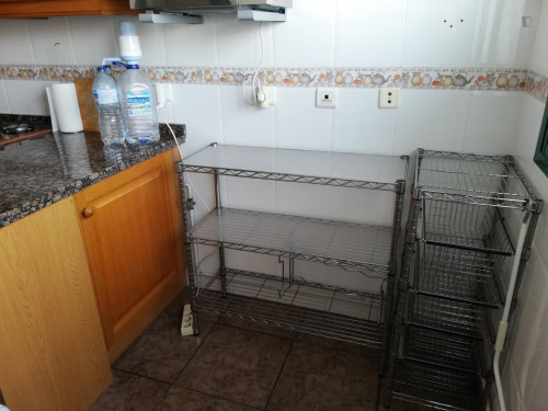Bright single bedroom in a 3-bedroom apartment near Marítim - Serrería metro station