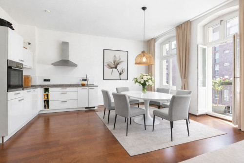 Light-filled 3-room apartment in Prenzlauer Berg