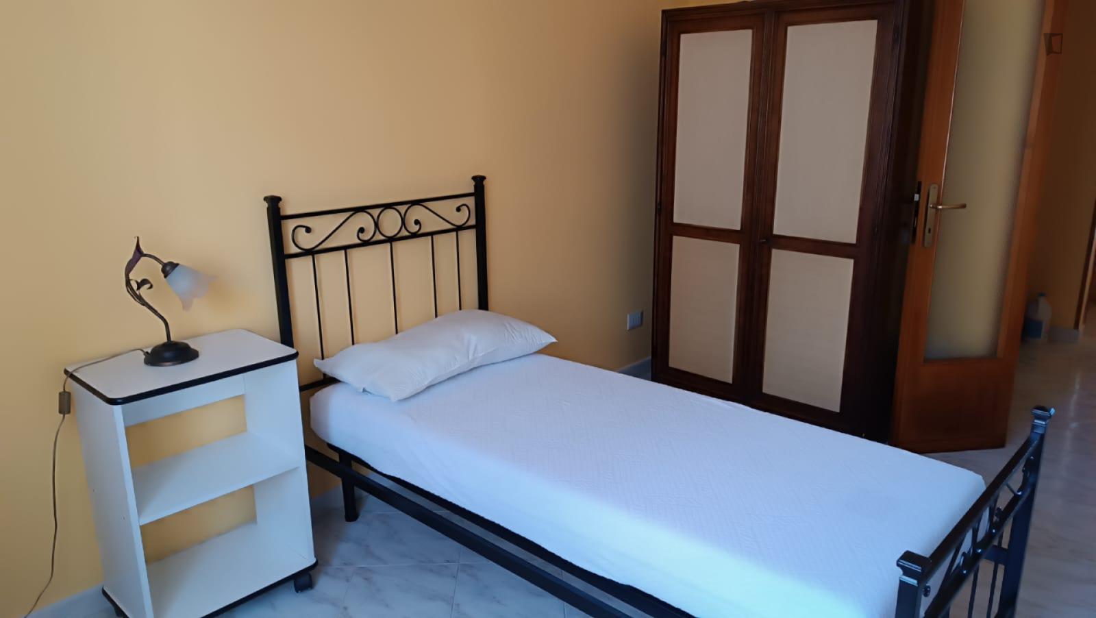 Lovely Single Bedroom In Siena - 1
