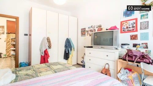 Double room in 3-bedroom apartment with equipped kitchen, Parioli