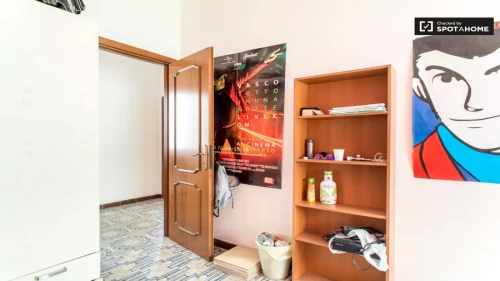 Double room in 3-bedroom apartment with equipped kitchen, Parioli