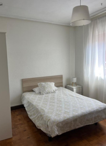 Comfortable, spacious and with plenty natural light - Gallery - 4