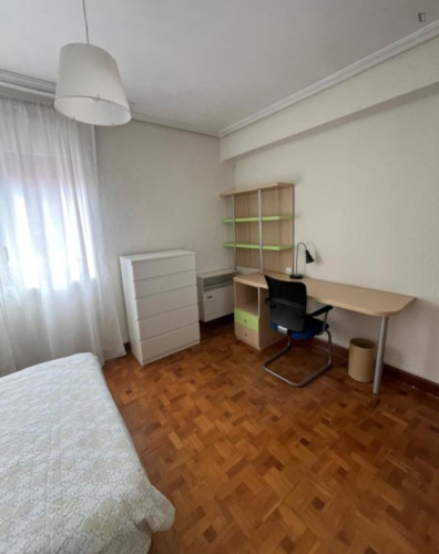 Comfortable, spacious and with plenty natural light - Gallery - 2