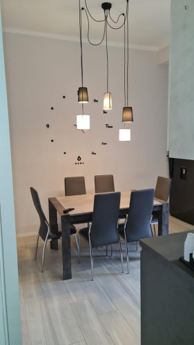 Single bedroom in 3-bedroom apartment