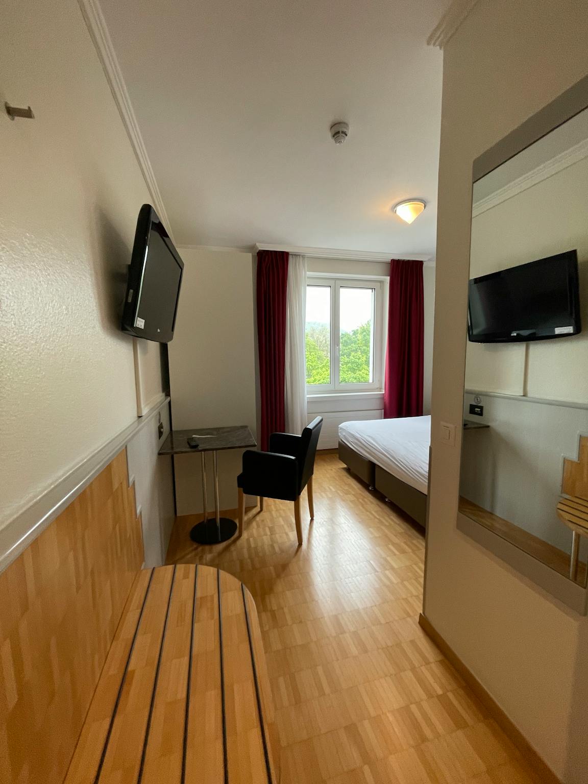  Entire Place  -  Schaffhauserstrasse, Zürich  - Gallery -  1