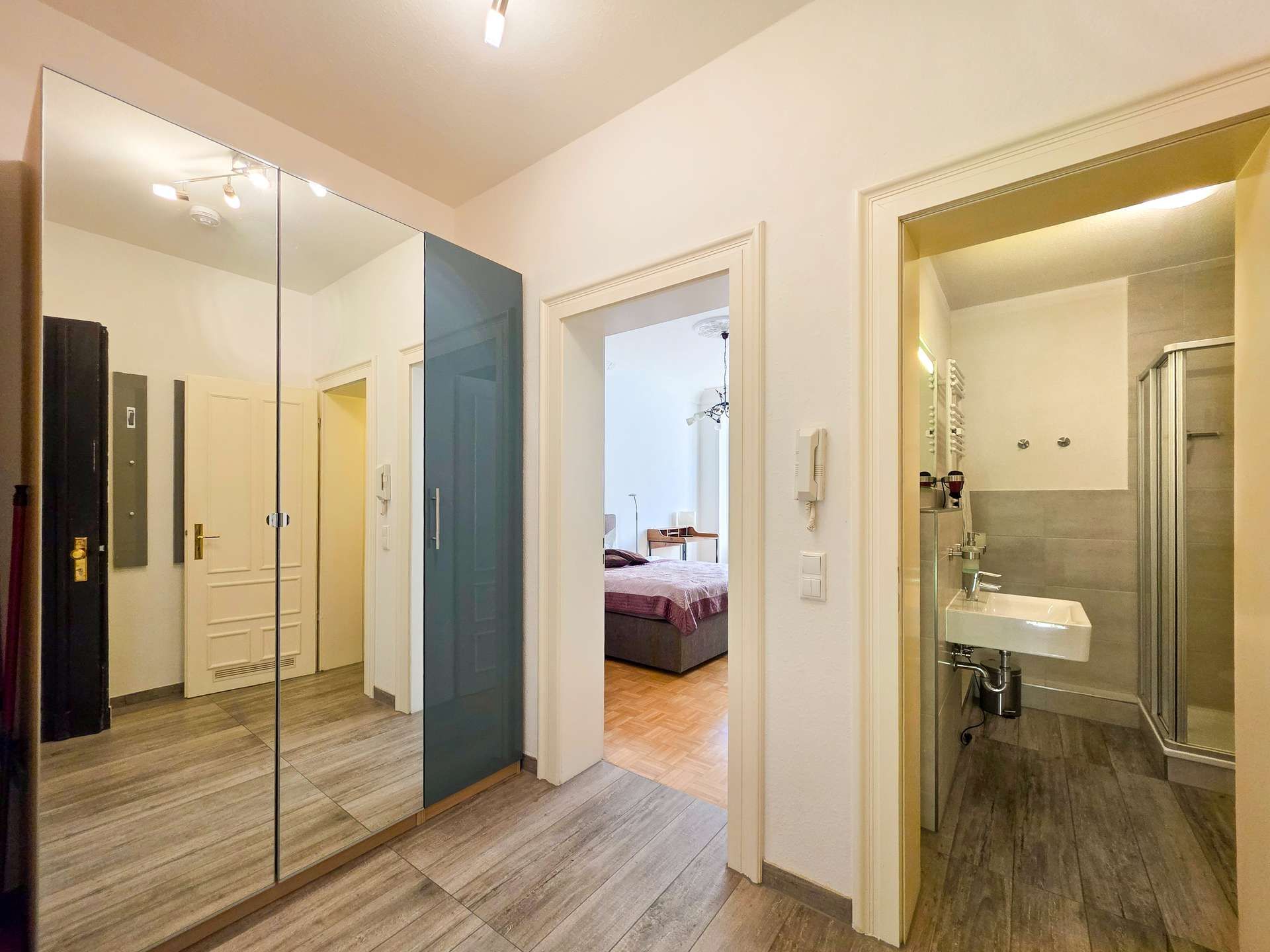  Stylish Art Nouveau Studio With Home Office & Garden In Leipzig  -  Stylish Art Nouveau Studio with Home Office & Garden in Leipzig  - Gallery -  6