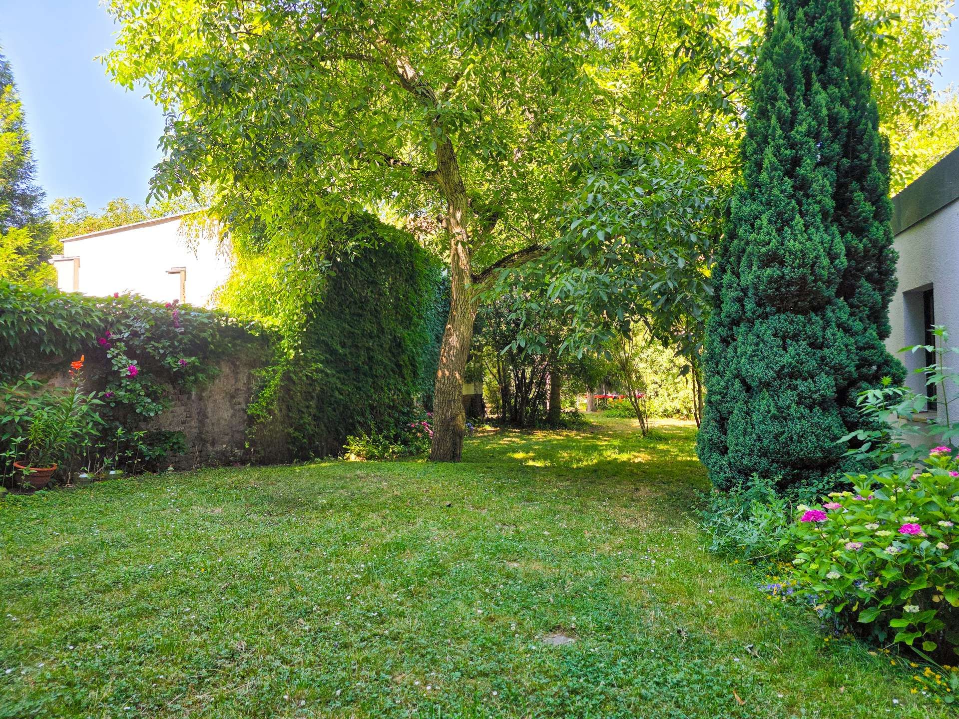  Stylish Art Nouveau Studio With Home Office & Garden In Leipzig  -  Stylish Art Nouveau Studio with Home Office & Garden in Leipzig  - Gallery -  7