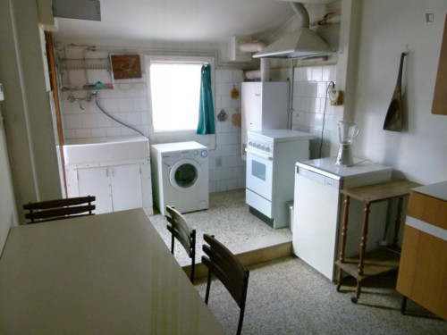 Singe Bed in Shared Bedroom in Bologna