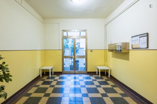 Appealing 2-bedroom apartment in Bolognina