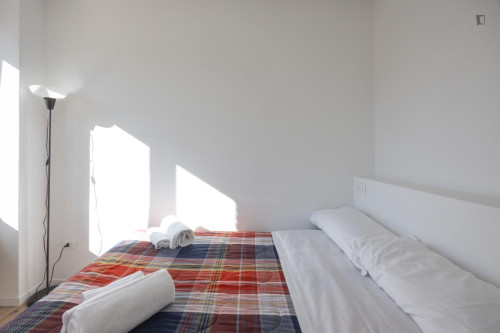 Sunny 2-bedroom apartment near the Bologna Centrale train station 