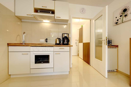 Ruhige möblierte 1-Zimmer Wohnung mit Balkon zum Hinterhof / in München Milbertshofen - Schwabing Nord