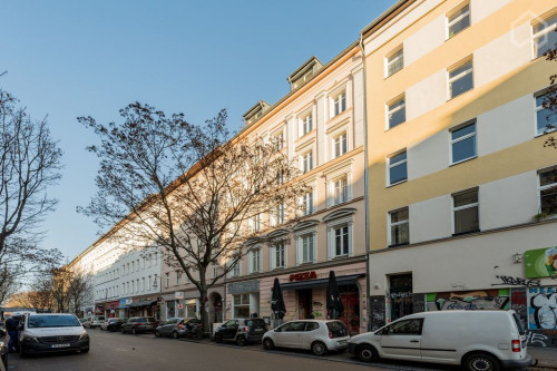 Bright top-floor flat with spacious terrace in the popular Wrangelkiez neighbourhood