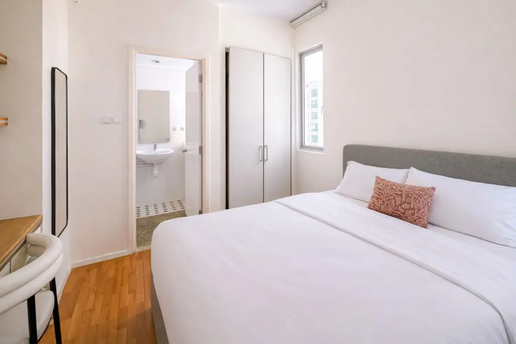 Master Suite - Kerrisdale - Airy Abode - Gallery - 2