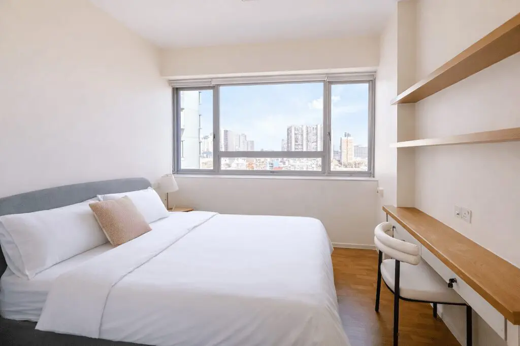 Deluxe Room A - Kerrisdale - Airy Abode - Gallery - 1