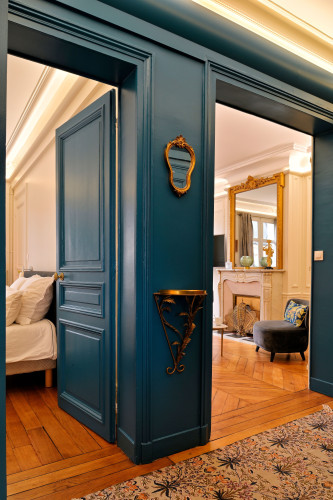 Stunning apartment with south-facing balcony in prized district of Marais - 1 bedroom & living room - on pedestrian street - Haussmannien