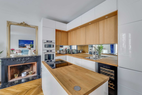 Well-furnished, bright and spacious family apartment